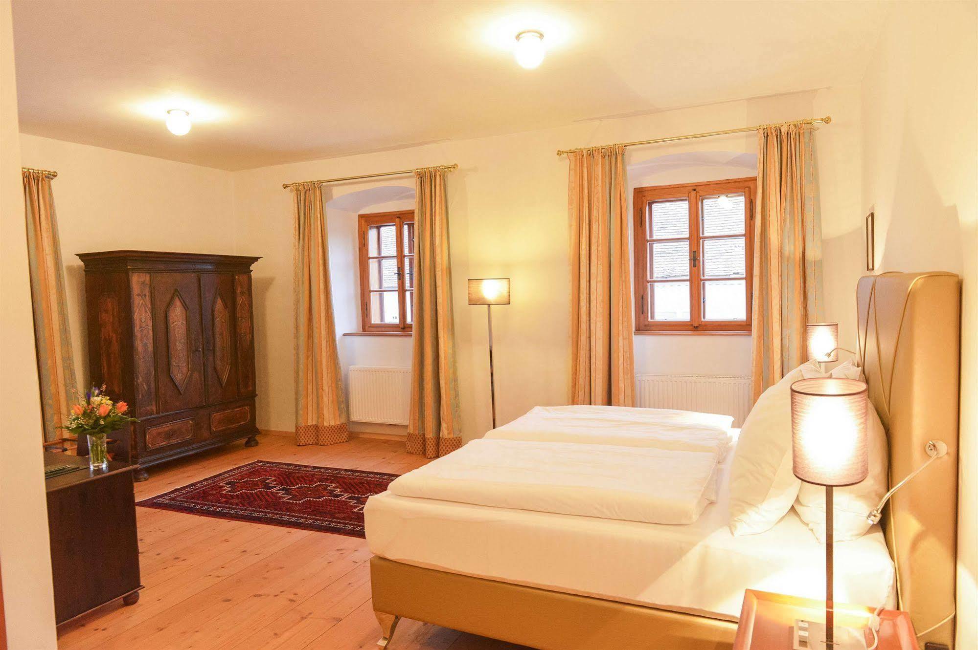 Schlosshotel Mailberg Kültér fotó